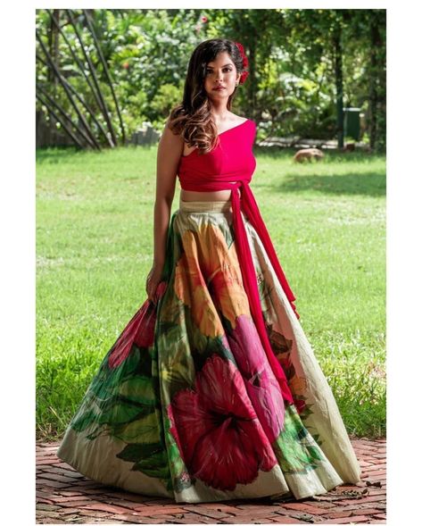 Skirt Lehenga, Indian Wedding Lehenga, Designer Skirt, Crop Top Lehenga, Lehenga Saree Design, Blouse Designs Catalogue, Custom Bridesmaid Dress, Top Indian, Indian Gowns Dresses