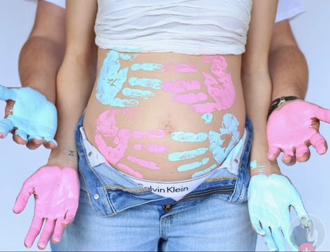 Cute Gender Reveal Picture Ideas, 2nd Gender Reveal Ideas, Picture Gender Reveal Ideas, Unique Gender Reveal Photoshoot, Gender Reveal Painting, Gender Reveal Paint Ideas, Painting Gender Reveal Ideas, Gender Reveal Ideas Paint, Gender Reveal Ideas With Paint