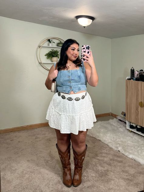 Rodeo Plus Size Outfit, Plus Size Outfits Western, Plus Nashville Outfits, Western Lace Outfit, Mid Size Cowgirl Outfits, Plus Size Outfits For Nashville, Western Fashion Plus Size, Stagecoach Outfit Ideas Plus Size, Midsize Cowgirl Outfit