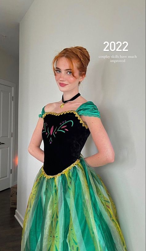 Frozen Halloween Costumes, Red Hair Costume, Redhead Costume, Anna Frozen Costume, Red Hair Halloween Costumes, Frozen Halloween, Halloween Costumes 2022, Frozen Outfits, Disney Outfits Women