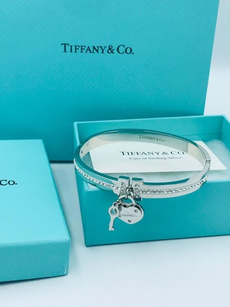 Tiffany And Co Accessories, Colar Tiffany E Co, Tiffany Girls, Tiffany Engagement Ring, Tiffany And Co Bracelet, Tiffany And Co Jewelry, Expensive Jewelry Luxury, Jewelry Accessories Ideas, Jewelry Fashion Trends