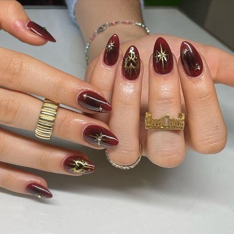 Burgundy And Gold Nails, Gold Nail Ideas, Golden Aesthetic, Red And Gold Nails, Hearts And Stars, Golden Nails, Grunge Nails, Gold Nail, Burgundy Nails