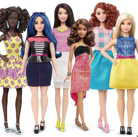 La nueva Barbie tendrá tres tipos de cuerpo y varios tonos de piel Realistic Barbie, Petite Body Types, New Barbie Dolls, Curvy Body Types, Body Makeover, Barbie Summer, Curvy Barbie, Curvy Fashionista, Barbie Fashionista