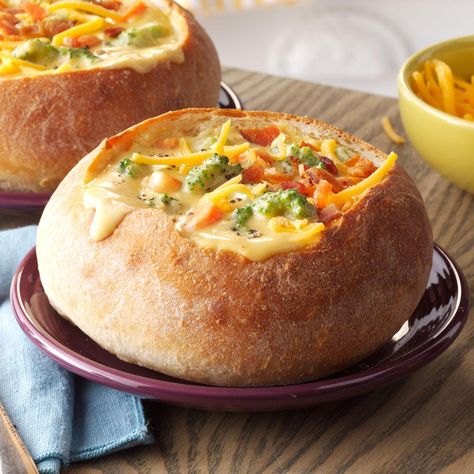 Soup In Bread Bowl, Soup In A Bread Bowl, Bread Bowl Soup, Homemade Bread Bowls, Cheesy Broccoli Soup, Bread Bowl Recipe, Cheesy Broccoli, Bread Bowl, Panera Bread