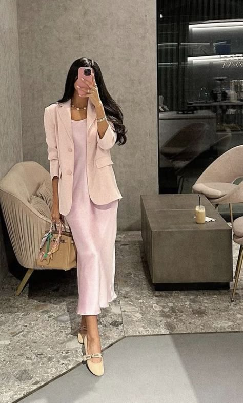 Elegant Outfit Classy Rich, Chic Church Outfits, Aesthetic Lawyer, Corporate Girly, Business Professional Outfits, Lawyer Fashion, Fest Outfits, Business Attire Women, Outfit Work