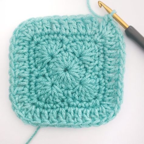 Unique Solid Granny Square - This is Crochet Solid Crochet Squares Pattern Free, Crochet Granny Square Blanket Ideas, Solid Color Granny Square, Basic Granny Square Crochet Pattern Free, Simple Granny Square Crochet Pattern, Pretty Granny Squares, Solid Granny Square Pattern Free, Granny Square Variations, Solid Granny Square Pattern