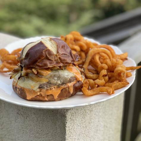 Pretzel Burger, Dry Aged Beef, Pretzel Bun, Burger Meat, White Cheddar Cheese, Spicy Tuna, Burger Recipe, Soft Pretzels, Love Pizza