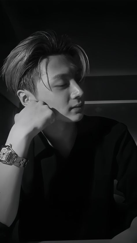 JAY Park Jongseong Black And White, Black White Lockscreen, Jay Husband Material, Jay Aesthetic Wallpaper, Jay Selfie, Jay Of Enhypen, Jay Park Boyfriend Material, Jay Boyfriend Material, Enhypen Jay Wallpaper