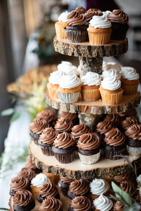 October Wedding Cupcakes, Wedding Cake And Cupcake Ideas, Cupcake Stand Decor Ideas, Wedding Cupcakes Fall, Rustic Wedding Food Ideas, Cupcakes At Wedding, Country Cupcakes Wedding, Cake With Cupcakes Display, Boho Cupcakes Wedding