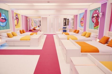 Love Island Villa Bloxburg Layout, Bloxburg Love Island Layout, Love Island Bloxburg, Bloxburg Love Island, Motorcycle Clubhouse, Hotel Theme, Bunk Room Ideas, Futuristic House, Jenner House