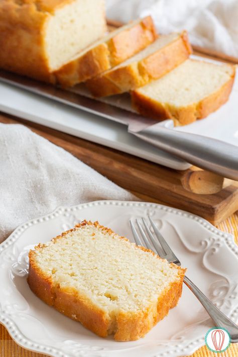 Pound Cake Recipes Healthy, Egg Free Pound Cake, Low Calorie Pound Cake, Protein Pound Cake, Cottage Cheese Pound Cake, Greek Yogurt Pound Cake Recipe, Cakes With Greek Yogurt, Sugar Free Pound Cake Recipe, Healthy Pound Cake