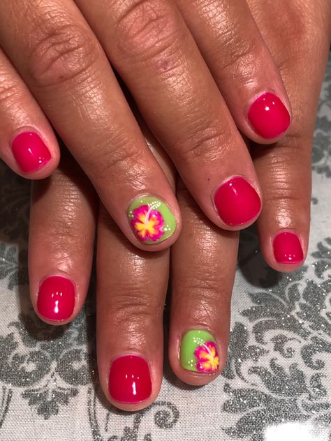 Tropical Nail Colors, Hibiscus Nail Design, Nails Hibiscus Flower, Nails Hibiscus, Natural Short Nails, Hibiscus Nails, Tropical Nails, Summery Nails, Nails Done