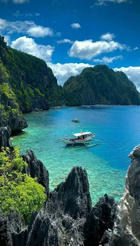 The Most Beautiful Pictures In The World | Palawan Island, Philippines..🍃🌊 Philippines Palawan, Coron Island, The Most Beautiful Pictures, Visit Philippines, Palawan Island, Philippines Beaches, Island Pictures, Travel Inspiration Destinations, Dream Vacations Destinations