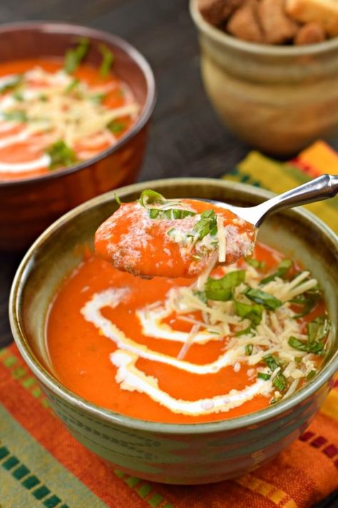 Roasted Tomato Soup #freshingredients #soup #comfortfood #tomatosoup #weeknightdinner Roasted Tomato Soup Recipe, Homemade Bruschetta, Tomato Tortellini Soup, Canned Soup, Popular Dinner Recipes, Tomato Soup Recipe, Shugary Sweets, Canned Tomatoes, Roasted Tomato Soup