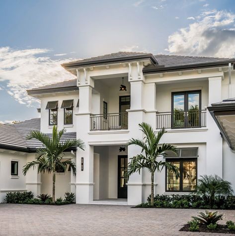 This gorgeous coastal-style residence was designed by Divco Custom Homes along with Design West, located in the luxurious Grey Oaks community of Naples, Florida. Living Room House Ideas, Florida Homes Exterior, Coastal House Exterior, House Interior Decoration, Coastal Home Exterior, Mid Century Modern House Exterior, House Ideas Interior, Ideas House Design, Decor House Ideas