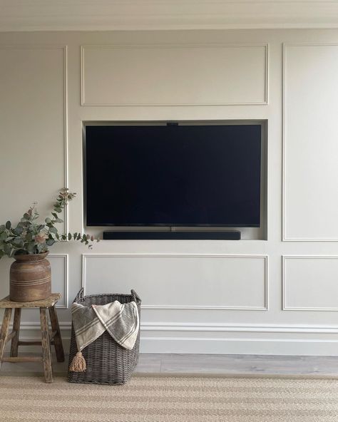 Media Room Paneling, Large Screen Tv Wall Ideas, Media Wall Paneling, Panelled Tv Wall, Flush Tv Wall, Large Tv Wall Ideas, Wall Hung Tv, Tv Joinery, Skylight Room