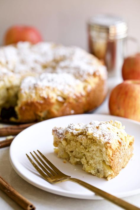 Simple Italian Apple Cake (one bowl) - CucinaByElena Traditional Panettone Recipe, Baking With Yogurt, Dinner Party Essentials, Crostata Recipe, Apples And Cinnamon, Afternoon Tea Cakes, Italian Cake, Italian Recipes Easy, Bowl Cake