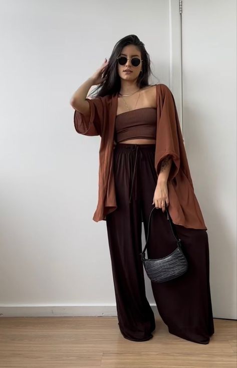 Care Free Aesthetic Outfits, Boho Curvy Outfit, Aesthetic Outfit Inspo Spring, Boho Cruise Outfits, Minimalist Boho Outfits, Boho Alternative Fashion, Loose Flowy Outfits, Witchy Capsule Wardrobe, 2025 Styles For Women