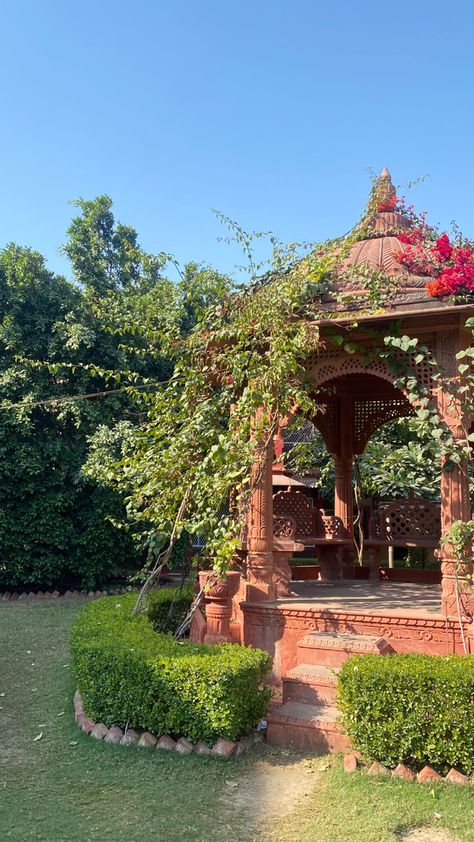 Old Money House, Desi Vibes, Indian Garden, Desi Aesthetics, India Architecture, True Homes, Diy Plant Hanger, Desi Aesthetic, Indian Architecture