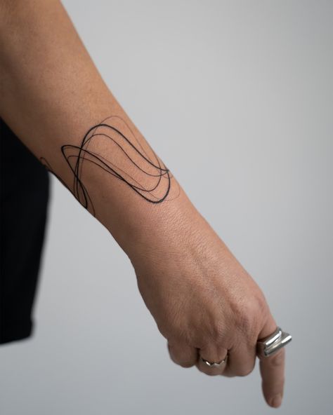 Fluid lines done by our resident tattoo artist @adina.tt . . . . . . . . #linetattoo #tattooartistmagazine #tat #inked #womentattoos #insta #bucharest Fluid Tattoo, Line Tattoos, Tattoo Artist, Tattoos For Women, Tattoo Artists, Tatting, Tattoo Ideas, Piercings, Deer