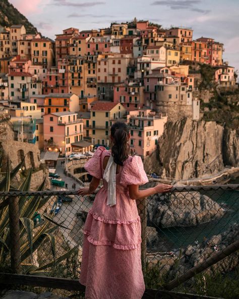 Trying to choose which of the five multicoloured village that make up Cinque Terre is the prettiest is like trying to choose a favourite child. They’re all so charming in their own unique ways, from the bustling seaside ambience of Monterosso to the quiet, laidback charm of hilltop Corniglia. But if I had to pick (you always secretly do have your favourite child, right?), it would be this, Manarola. As we watched the sun set over the hotchpotch of peach hued buildings, turning slowly pinker ... Cinque Terre Outfit, Travel Bugs, Favorite Child, This Is Us, Italy, Makeup, Travel, Instagram