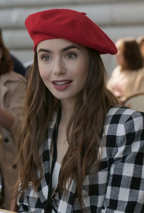 Parisisk Chic, Paris Hairstyles, Emily In Paris Lily Collins, Lily Jane Collins, ليلي كولينز, Emily In Paris Outfits, Lily Collins Style, Foto Cowgirl, Flamboyant Gamine