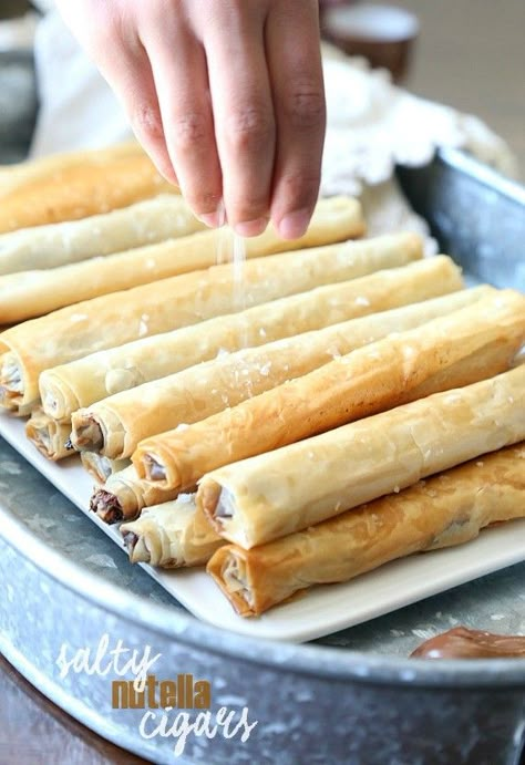 These Salty Nutella Cigars are out of control delicious. They’re buttery, rich, crispy and salty in every bite! Filo Recipes, Phyllo Dough Recipes, Cookies And Cups, Phyllo Dough, Nutella Recipes, Think Food, Yummy Sweets, Cannoli, Out Of Control