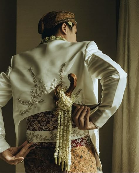 Javanese Wedding Outfit, Foto Adat Jawa, Akad Nikah Jawa, Nikahan Adat Jawa, Nikah Adat Jawa, Traditional Javanese Wedding, Wedding Adat Jawa, Jawa Wedding, Indonesian Aesthetic