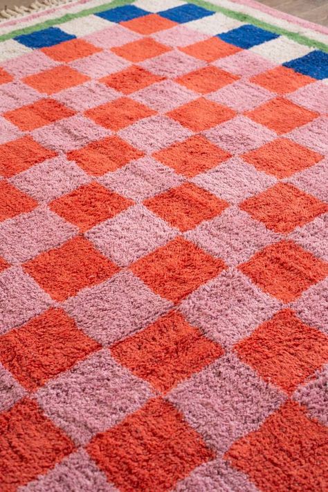 Lizzie is all about colours. The pink and red chequered centre is bordered by blue, white, pink and green. This rug has been made using recycled cotton fabric, tufted for that gorgeous texture. Each end of the rug is finished with a knotted fringe. Beautiful Lizzie will brighten any room and is available in three different sizes to best fit your space. Fabric Pom Poms, Ian Snow, Cute Living Room, Large Living Room Rugs, Colourful Living Room Decor, Knotted Fringe, Indian Tapestry, Extra Large Rugs, Colourful Living Room