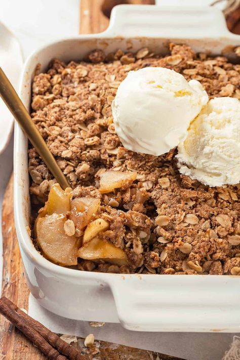 Quick Apple Dessert, Apple Streusel Muffins, Making Apple Pie, Vegan Apple Crisp, Easy Apple Crisp Recipe, Apple Crisp Recipe, Vegan Breakfasts, Easy Vegan Dessert, Nut Free Recipes