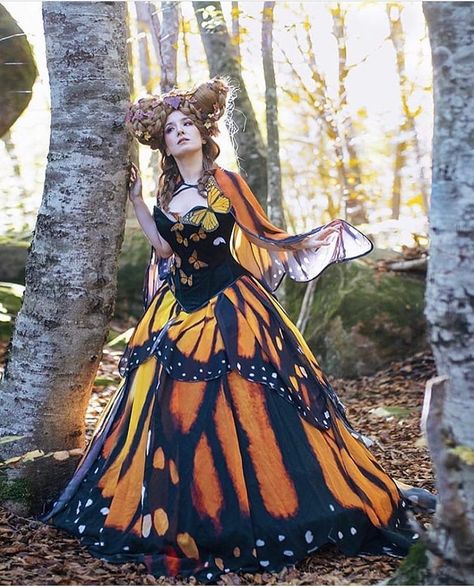 Have you seen our beautiful costume Inspired in a real butterfly queen? ❤️🦋👑 . This amazing costume is made with printed voile fabric and a… Monarch Butterfly Costume, Queen Butterfly, Butterfly Halloween Costume, Butterfly Halloween, Halloween Dance, Butterfly Costume, Festival Costume, Butterfly Fashion, Wings Costume