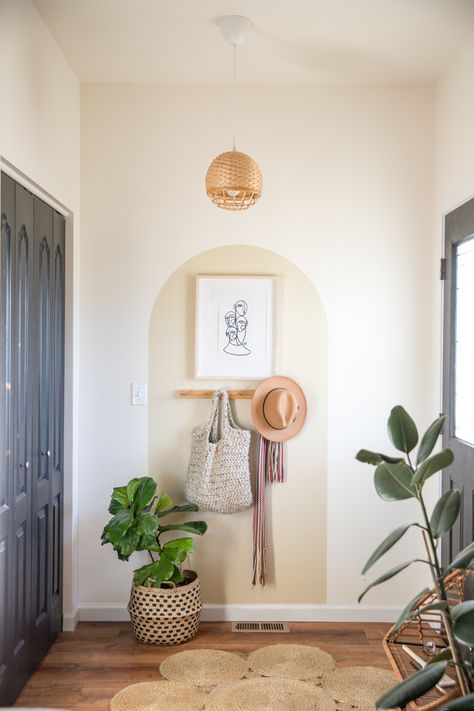 Small Entryway Shelves, Boho Entryway Shelf, Mid Century Boho Entryway, Modern Mexican Entryway, Modern Boho Foyer, Boho Front Entryway, Small Entry Way Accent Wall, Boho Small Entryway Ideas, Unique Entryway Ideas Modern