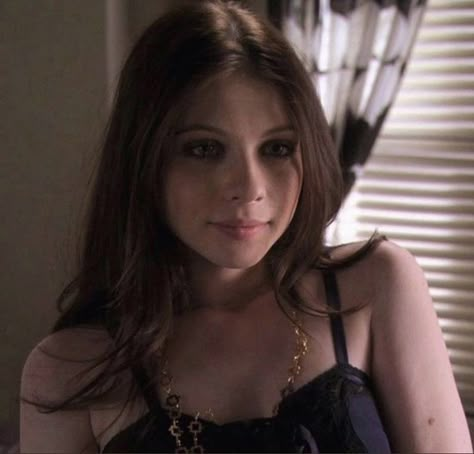 Mode Gossip Girl, Georgina Sparks, Jenny Humphrey, 2000s Girl, Michelle Trachtenberg, Lizzie Mcguire, Girl Movies, Leighton Meester, Model Aesthetic