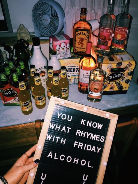 ☆ P I N T E R E S T: @finessedmelanin ☆ Drinking Alcohol Aesthetic, Impulsive Ideas, Life Collage, Sarah Williams, Frat Party, Party Life, Frat Parties, Drinking Alcohol, Alcohol Aesthetic