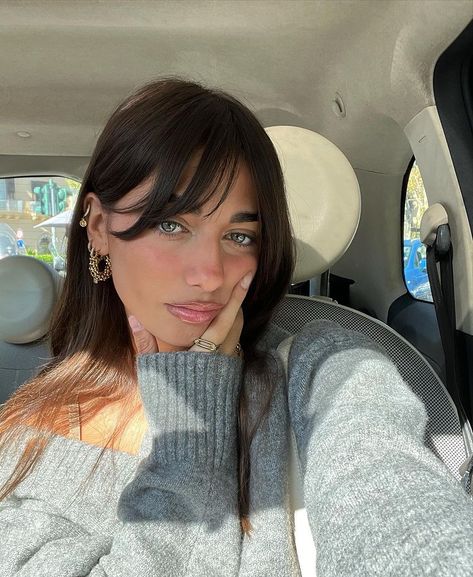 RACHELE SANTORO 🤍 auf Instagram: „Selfie in tha car>>“ Winter Hair Trends, Rambut Brunette, Hair Inspiration Long, Brown Hair Inspo, Light Blonde Hair, Bangs With Medium Hair, Hairstyles For Layered Hair, Brown Hair Balayage, Wispy Bangs