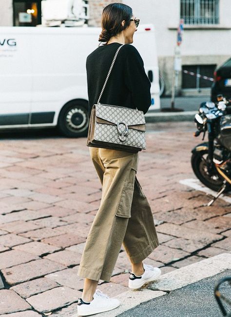 5 Bloggers You Need to Follow on Pinterest via @WhoWhatWearUK Tennis Shoes Outfit Work, Khakis Outfit, Tennis Shoe Outfits Summer, Rok Outfit, Athleisure Outfits Summer, Sneaker Outfits Women, Tennis Shoes Outfit, Walking Down The Street, Athleisure Trend