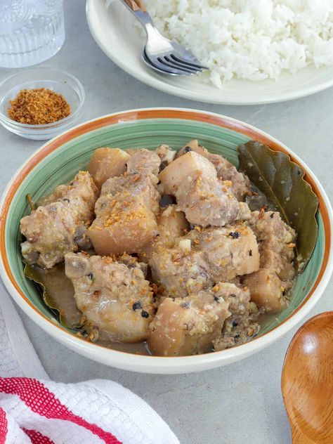 Pork Adobo Recipe, Kawaling Pinoy, Pork Adobo, Adobo Recipe, Pinoy Recipes, Filipino Foods, Adobo Chicken, Filipino Dishes, Pinoy Food