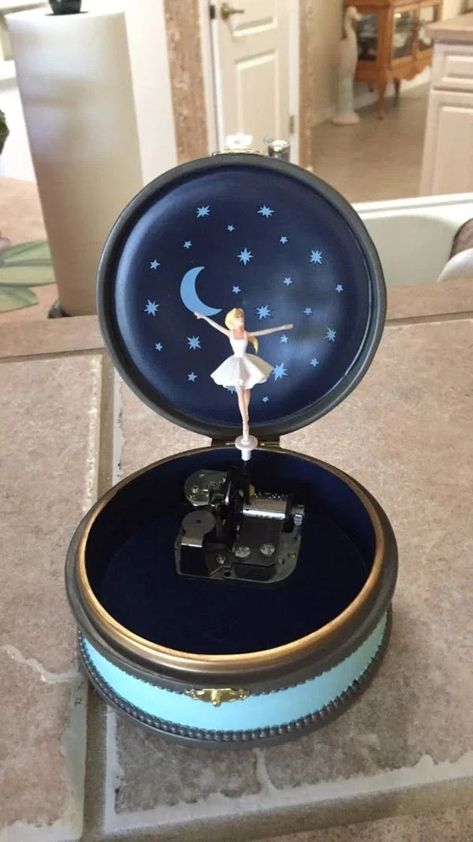 Kotak Musik Aesthetic, Disney Music Box, Ballerina Box, Box Aesthetic, Ballet Music, Music Box Ballerina, Music Box Vintage, Fotografi Vintage, Musical Box