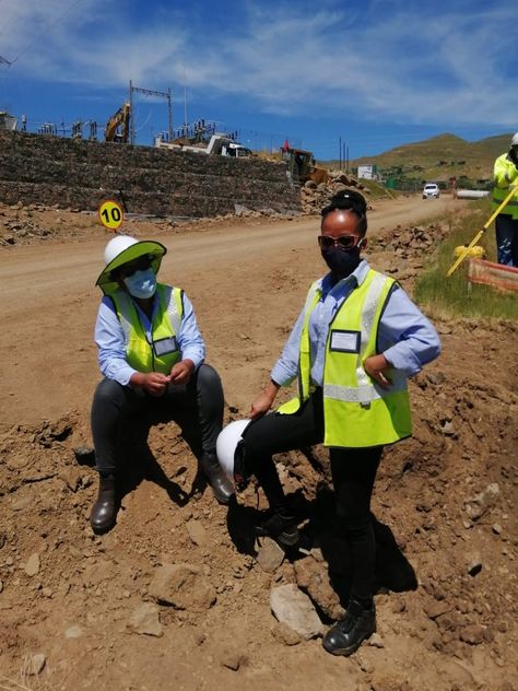 Engineering Aesthetic Female, Electrical Engineering Aesthetic, Engineering Aesthetic, Women In Engineering, Mining Engineering, Aesthetic Female, Female Engineer, Woman Engineer, Female Outfits