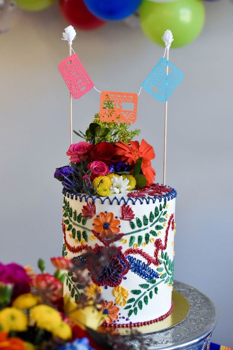 Mexican Birthday Cake, Fiesta Party Decor, Mexican Party Food, Birthday Details, Mexican Birthday Parties, Fiesta Cake, How To Make Margaritas, Mexican Beer, Mexican Fiesta Party