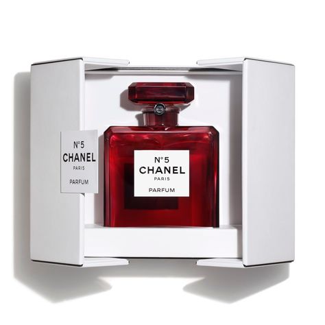 Chanel, N°5 Grand Extrait Baccarat Limited Edition (2018) Perfume Versace, Perfume Chanel, Expensive Perfume, Parfum Chanel, Perfume Box, Marc Jacobs Daisy, Perfume Packaging, Chanel No 5, Unique Fragrance