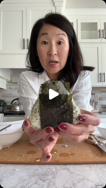 Alice Choi on Instagram: "Easy and delicious LUNCH IDEA!!! Japanese Onigiri 🍙.. Japanese rice balls. Stuff yours with tuna, ham, sautéed or raw veggies, whatever you want!   👉👉Comment “onigiri” or “rice” and I’ll send you the recipe link 🔗.. enjoy!" Japanese Rice Balls Onigiri, Rice Balls Recipe Japanese, Tuna Onigiri Recipe, Japanese Lunch Ideas, Tuna Rice Balls, Tuna Onigiri, Japanese Onigiri, Japanese Rice Balls, Onigiri Recipe