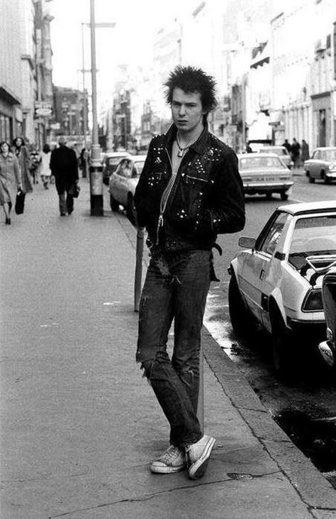 Punk Style 70s, Punk Outfits Men, Punk Fashion Men, Punk Boy, 70s Punk, 90s Punk, Estilo Cholo, British Punk, 80s Punk