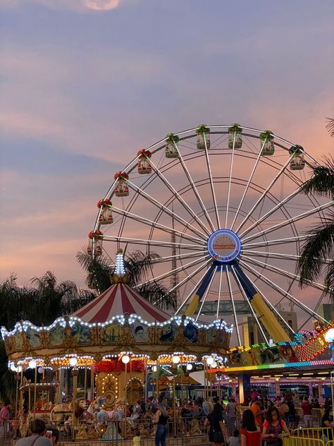 Fair Pictures, Summer Child, Fair Rides, Vision Board Pictures, Marissa Meyer, Amusement Park Rides, Parc D'attraction, Fun Fair, Summer Bucket Lists