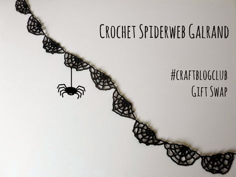 Spider Web Garland, Crochet Spiderweb, Crochet Spider Web, Crochet Halloween Decorations, Crochet Spider, Crochet Bunting, Crochet Garland, Crochet Halloween, Halloween Crochet Patterns