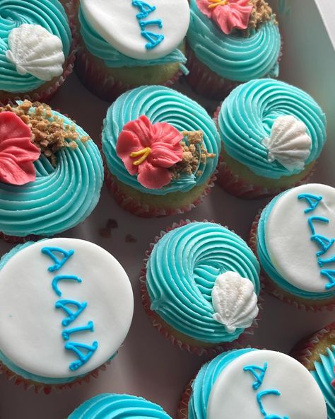 Moana-inspired cake & treats✨ #cake #cupcakes #ricekrispies #moana Moana Birthday Party Cupcakes, Moana Birthday Cupcake Ideas, Moana Theme Cupcakes, Moana Cookie Cake, Moana Number Cake, Moana Cupcake Ideas, Stitch Cupcake Cake, Lilo And Stitch Birthday Party Food, Moana Treats