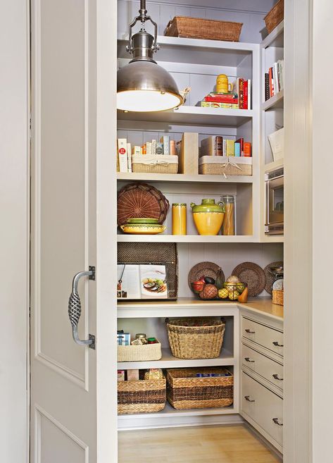 22 Kitchen Pantry Ideas for All Your Storage Needs Microwave Pantry, Corner Pantry Organization, Pantry Corner, Corner Pantry Ideas, Small Walk In Pantry, Kitchen Pantry Ideas, Small Kitchen Pantry, Pantry Layout, Pantry Decor