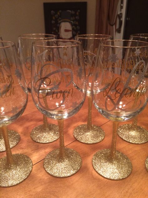 Gold and silver Glitter stem wine glasses with glitter vinyl. Personalized on front with initial and name, girlfriends Christmas and year on the back. Tiny silver snowflakes all around. FB/Bonnie's Custom Signs and Designs. Custom Christmas Wine Glasses, Personalized Wine Glasses With Name, Masquerade Party Themes, Wine Glass Cup, Harlem Nights, Wine Glass Decor, Glitter Wine Glasses, Wedding Toasting Glasses, Light Bulb Ornaments