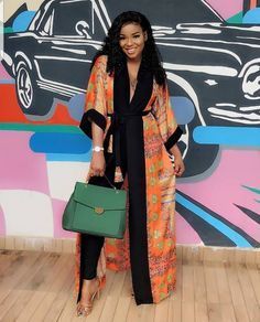 13 look jeans+kimono #look #ootd #kimono #styles #tenuevestimentaire #lookjeans #mode #modesjeans #kimonostyles Ankara Kimono, Moda Afro, Mode Kimono, Afrikaanse Mode, African Fashion Modern, African Print Dresses, African Print Fashion Dresses, African Clothing Styles, Africa Fashion