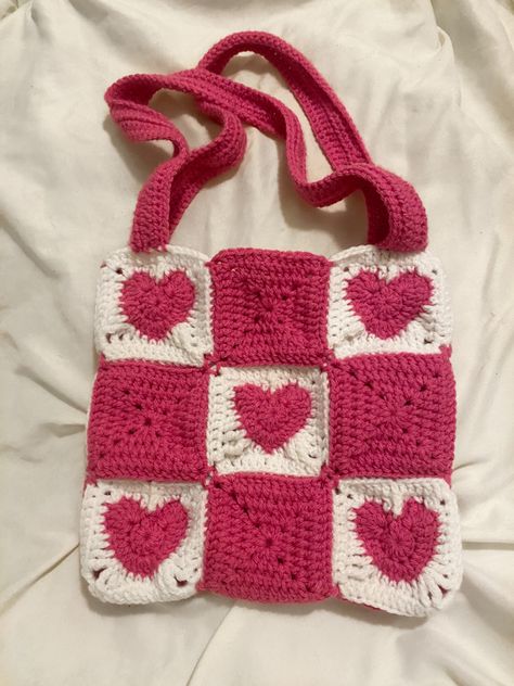 Sanrio Crochet Granny Square, Heart Granny Square Bag Pattern Free, Granny Square Crochet Cardigan Ideas, Easy Granny Square Projects, Heart Granny Square Pattern Free, Heart Granny Square Bag, Granny Square Projects Ideas, Crochet Tote Bag Granny Squares, Granny Square Tote Bag Pattern